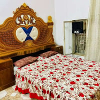 غرفة اخشاب • خشب متين • حجم كبير