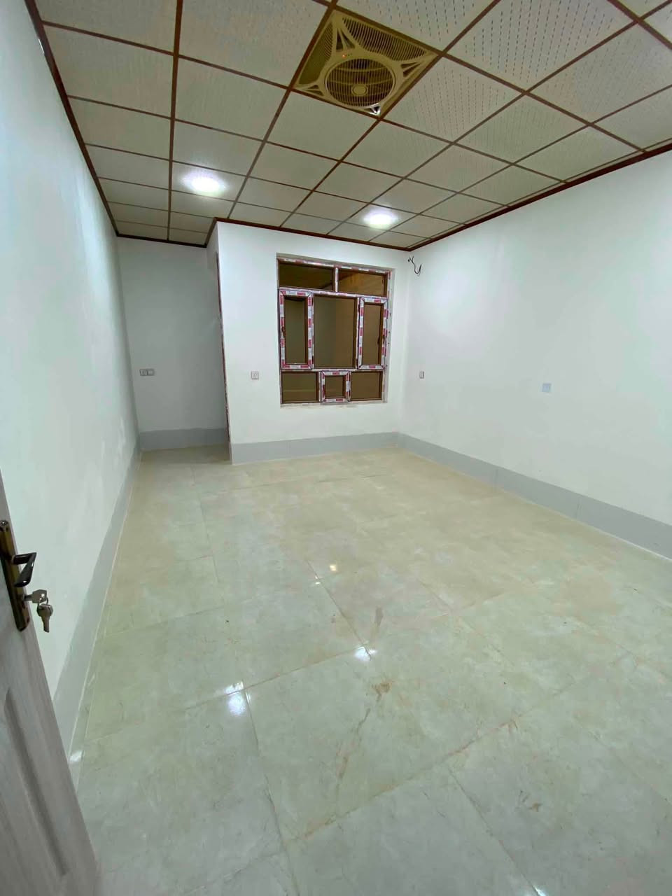 🏘🏘بيت للبيع ديالى خانقين / داره كوناره 
بالبداية فرع مقابل مزاد بهاء الحمداني طابو صرف بناء حديث طابقين 
طابق الاول 
1 غرفة نوم واستقبال وصالة داخلية ومطبخ ومجمع صحيات داخلي وخارجي 
طابق الثاني 
2 غرفة نوم وصالة ومجمع صحيات 

السعر / 105 مليون بي مجال 

للأستفسار اكثر اتصال بالارقام فقط 
***********
***********
مكتب فريا موفق للعقار
