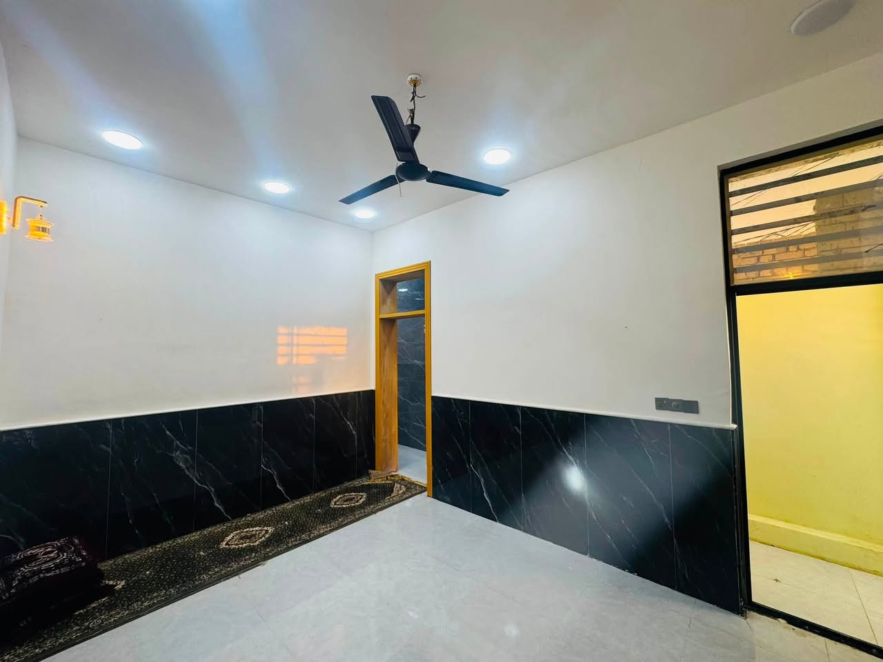 بيت للبيع طابو صرف

📐 100م – نجف / مجمع بيتي

مقابل مجمع الأميرات 

🏠 غرفة، صالة، استقبال، مطبخ

🚿 صحيات (2) + مكشوفة

⚡ جميع الخدمات متوفرة

شغل مال جناي 

💰 السعر67 مليون (وبي مجال )

سعر معه إكمال النواقص 
***********
