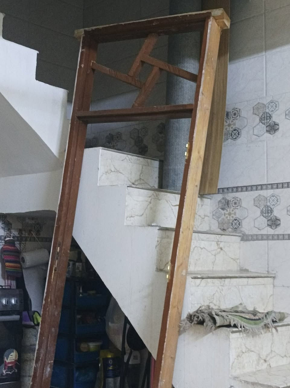 باب خشب  ثقيل مع جرجوبه ب100الف
مكاني بغداد كفائات سيديه***********
