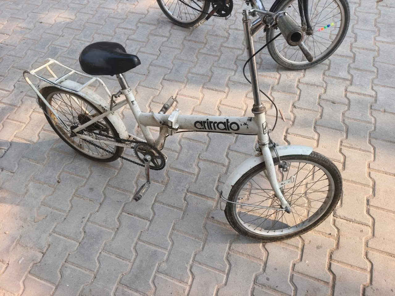 السلام عليكم 
بايسكلات باله لبيع الواحد ب 60 وبيه مجال بسيط 
***********
