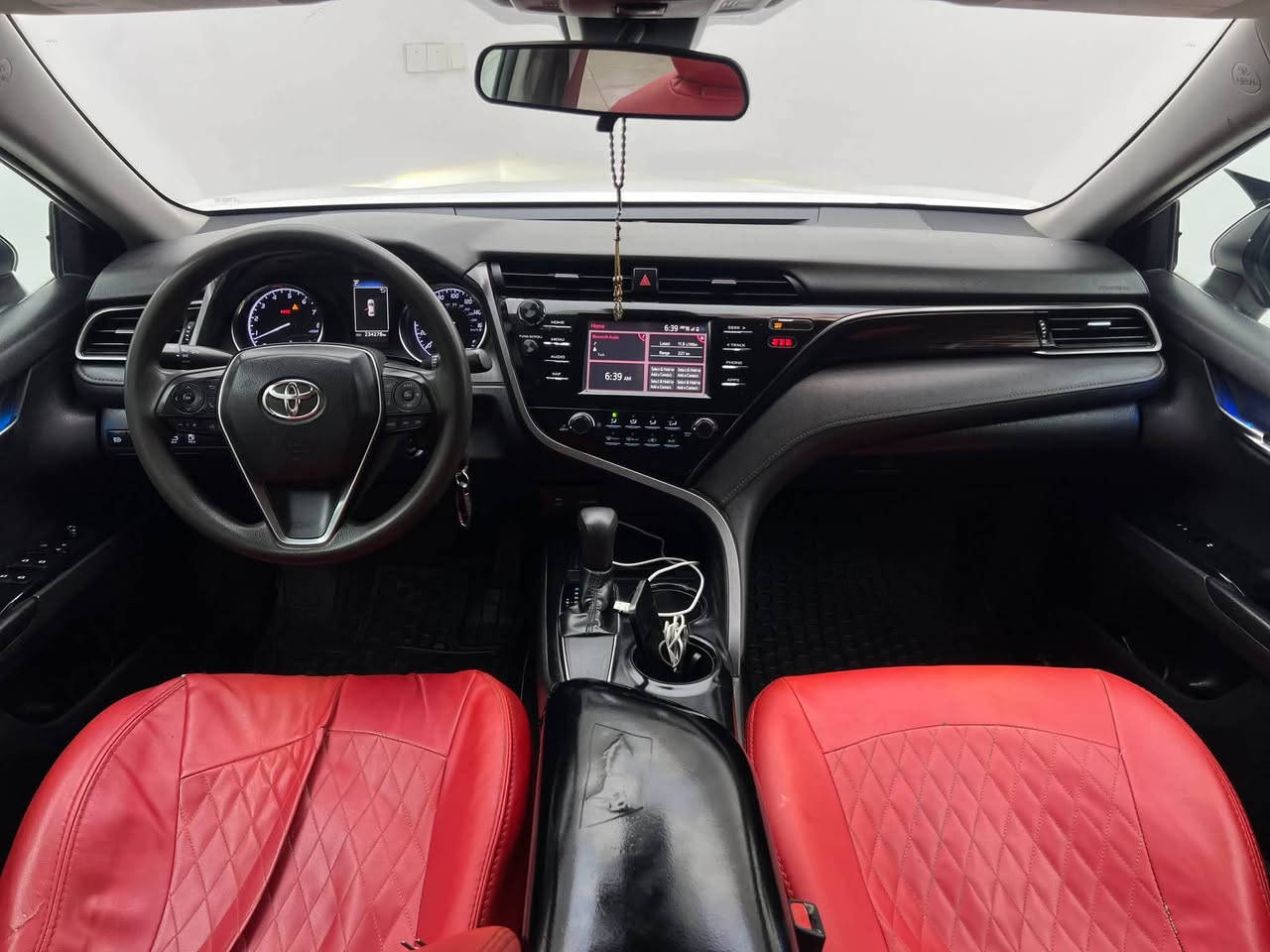 سيارة Toyota Camry
2019 LE 
كلين (Clean Title) ، تعديل بارد بسيط جدآ اقل من شبر بجاملغ الخلفي كما موضح بل صورة ، الشاصي 
4T1B11HKU173947 
المحرك 4 سلندر بسعة 2.5 ليتر يولد قوة-203 حصان 
مواصفات : شاشة 7 إنش ، تحديد سرعة ، تحديد مسار ، رادار أمامي ، كاميرا خلفية ، تغليف كشنات الى لون الاحمر جلد ،،،،، سيارة صارلها  6 سنين يمي شتريتها سفر . 
سعر (18,500$) 🔥مجال بسيط 
رقم *********** واتساب .
