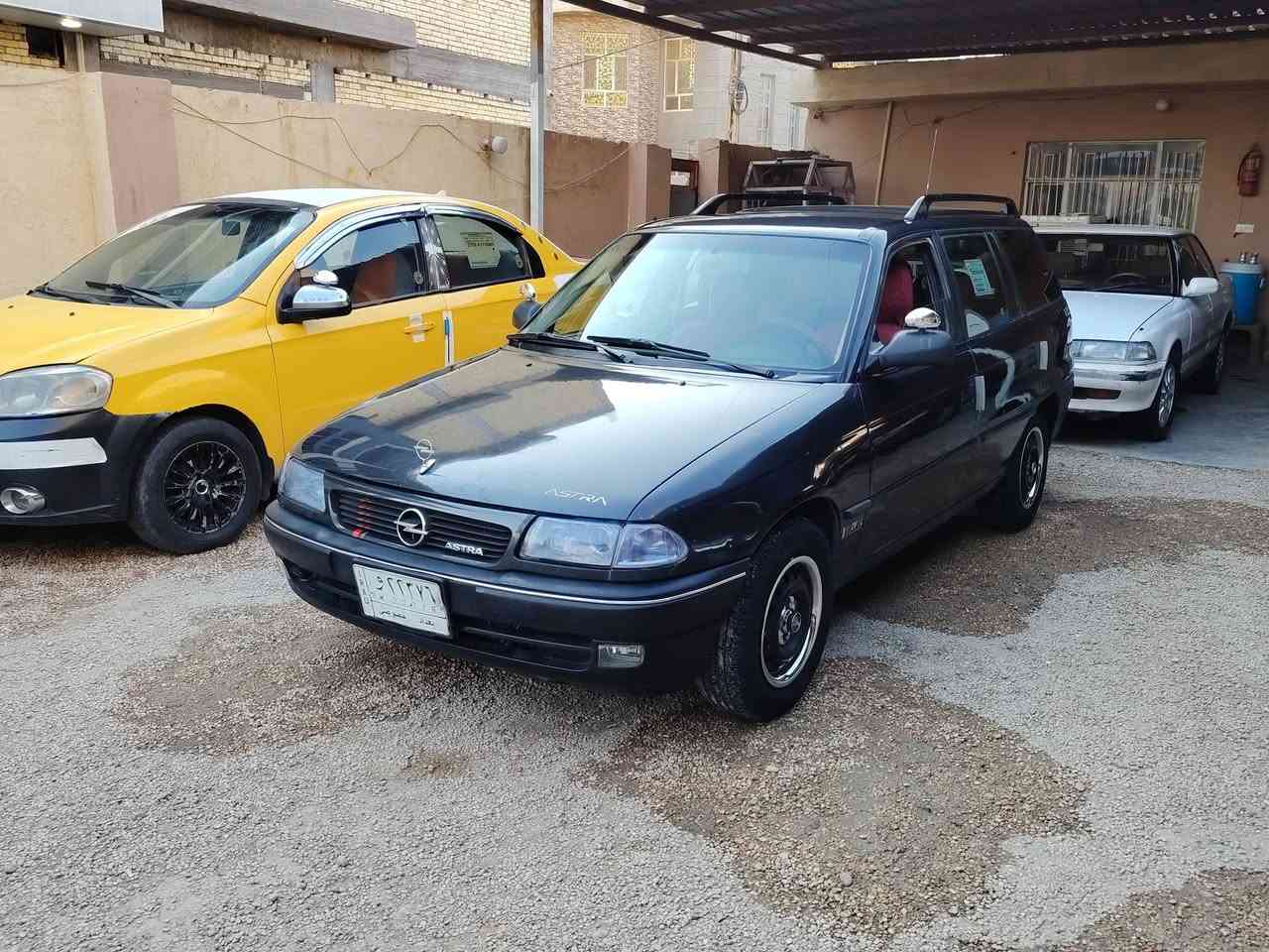 السلام عليكم اوبل استرا للبيع موديل 1995 لون اسود رقم بغداد سياره ما ناقصها برغي حتى التبريد شغال بس وكف الكمبريسر ماله فقط سياره نضيفه حيل كشر وداخل وكما موضح بل منشور متعوب عليها ومصروف عليها سياره من كلشي شاشة زنون عالي ناصي كير عادي محرك 1800 المرغوب واي استفسار اتصل على هذه الرقم ***********
