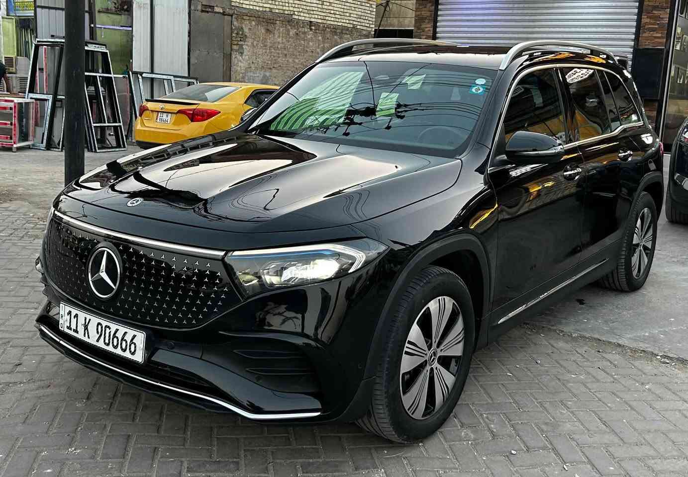 مرسيدس EQB 250 كهربائية موديل 2024 فول كامل
سعة البطارية 66.5 kWh نوع Lithium-ion
تمشي لغاية 520 كم بالشحنة الواحدة
ماشية 8,000 فقط وبحالة الوكالة

المواصفات: حساسات أمامية وخلفية وجانبية
ذاكرة كشنات
كشنات جلد
إضاءة داخلية متغيرة
رادار أمامي وخلفي
عدادات ديجيتال متغيرة
تحكم ماوس بالشاشة
4 وضعيات قيادة
قيادة ذاتية
تبريد قطعتين
مثبت سرعة
نقاط عمياء
مرايا شفط
إشارات بالمرايا
صندوق خلفي كهربائي
أوتو هولد
وباقي المواصفات المعروفة
الحادث دعامية أمامية فقط مع ضربة خفيفة بحافة البنيد أثناء النقل والصور مرفقة
تصلحت وانصبغت على كدها
بدون إيرباك وبدون شاصي ومكفولة
المكان بغداد حي القاهرة
السعر 270 $
للتواصل ***********

نص مكتوب في الصور:
- BIDCARS