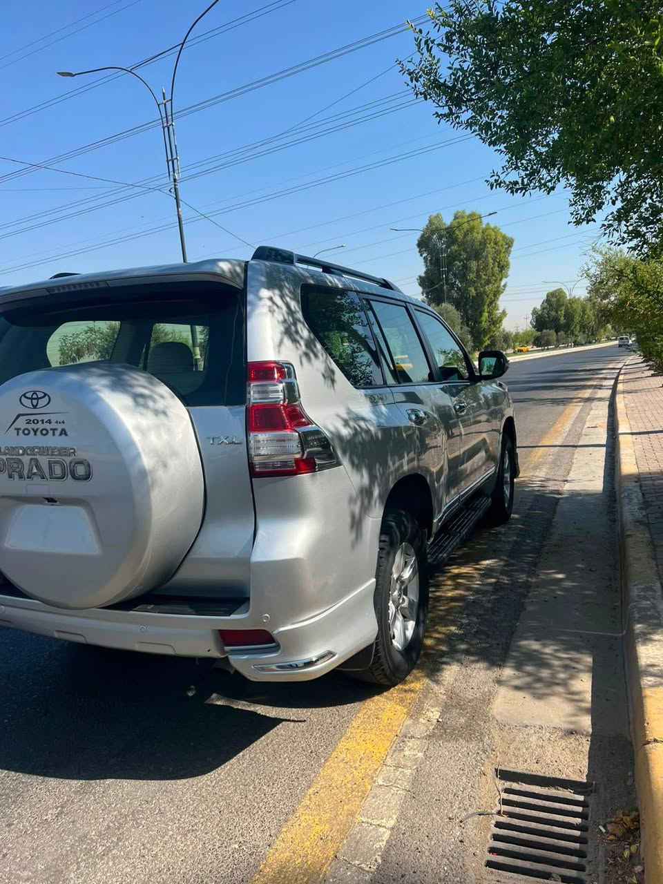 سلام عليكم 
برادو موديل ٢٠١٤ كلين تايتل مابيها نقطه موصفات TX فول فول 
ثلاجه سلايد لايتات اسود بصمه سياره واليده بصمه سياره مابيها دينار نقص اربع تايرات جدد v6 سياره ماشيه ١٦٢ الف وكلشي بشرط حتى بطاقه بانزين موجوده ويا 
رقم موبايل :*********** كركوك, العراق
