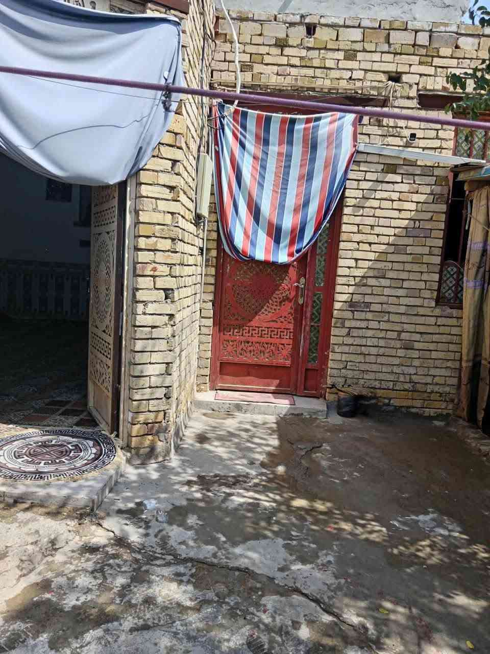 بيت للبيع المساحه 200 متر وجهيه 10 متر نزال 20 متر تفاصيل لبيت اكثر داخل لمقطع المكان شطره ***********
