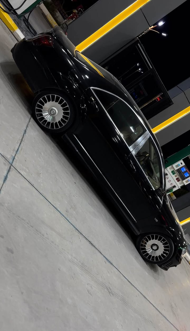 ماشاءالله🪬🖤 
مارسيدس S550 موديل2008 
ساغ ئةدةوات كامل كراوة بة 2013 ي AMG
سةيارةكة تابليي پاك و مةزبوتة 
فوول مواسةفات دةرگا شةفت و لارج
پانوراما پينج پةردة و كارةبا 
كوشن گةرم و سارد و مةساج
سالانسةي سپورت كيش و قةوةتي سةيارةكة ماشالله ي ئةويت
سةدري مةزبوت كارةباي گياني مةزبوت
لاشةي ريك و جوان بي لي دراو 
سةيارةكة 8 پستونة گيرو مةكينةي بةشةرت
بو سعرةكةشي مشتةرين جةرةس بكةن يان نامة بنيرن
مشتةريش نين سةيري بكةن و دوعاي خير بكةن
***********
