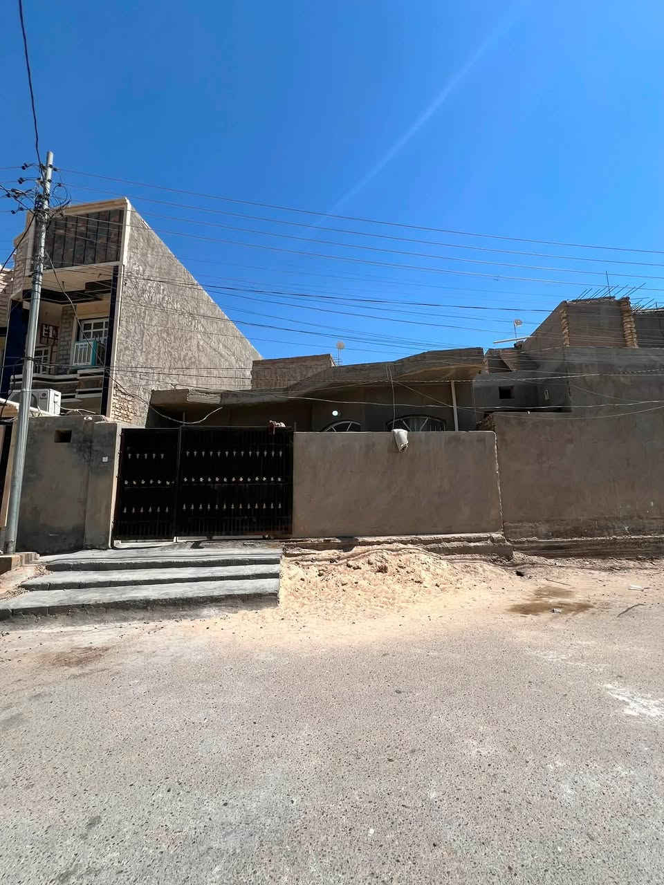 ياالله 

دار للبيع 

في الأنبار فلوجة جغيفي الثاني مربع جامع ذكر الحكيم صاير خلف جامع ذكر الحكيم ومدرسة ذكر الحكيم

مساحة 150 متر
واجهة 9 والنزال ضلع 15،500 والضلع الثاني 17،500

بناء طابوك سنة البناء 2017
بيت مرتب ونقصة فقط ستارة وسراميك الأرضية
بيت طابق واحد يتكون 
من ستقبال مطبخ صاله غرفة نوم وحدة وصحيات داخلي وخارجي وحمام ومناور ثنين
وكراج سيارة
شارع 10م تبليط 

والخدمات كاملة من ماء وكهرباء ومدرسة وجامع أسواق يعني مفول خدمات هاذ الموقع 
وقريب علا سكة القطار ومجمع الذهبي 
يعني المسافة بينا وبين لاند سكيب 10 دقايق مشي تقريباً

للأستفسار والمعاينة الأتصال علا الأرقام 

***********

***********

#السعر80مليون
