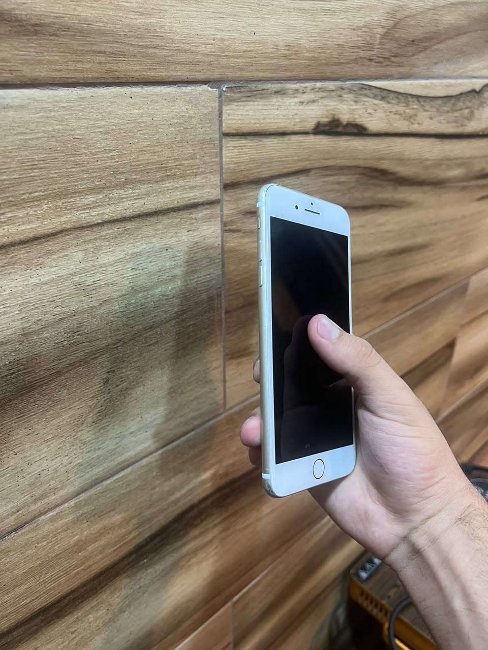 السلام عليكم.
iPhone 7 Plus
قطعة مميزة ونادرة.
قطعة بحالة الوكالة شرط.
الذاكرة 128💽.
البطارية 72🔋.
الجهاز كله شغال كامرات أمامية خلفية واضحات سبيكرات مايكات بصمة دگم صوت ودگمة باور.
الجهاز مداخل صيانة ومابي خلل وكله شغال.
السعر خاص.
ويرهم مراوس.
ه‍ـــ. ***********
متواجد خاص واتصال و واتس اب.
