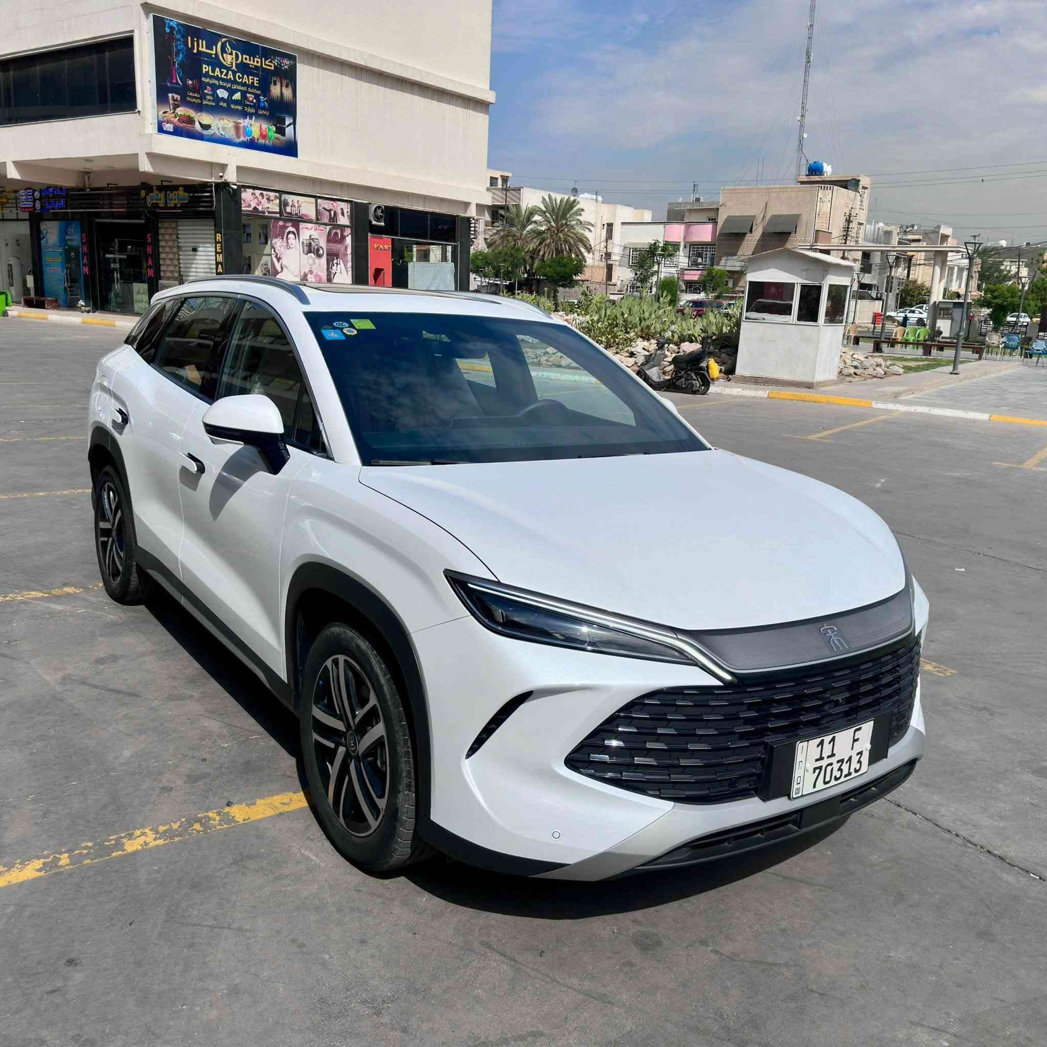 BYD SONG L
سنة الصنع :-2025
عداد المسافة الكلي :-6500 كم  فقط
مدى البطارية :-120 كيلو متر
المواصفات :- 
1- فتحة سقف بانوراما
2- بصمة ابواب وصندوق وتشغيل
3- كرسي السائق فقط كهرباء
4- داخل جلد مشمشي 
5- شاشة قلاب 
6- 5 كامرات
7-حساس امامي خلفي + رادار امامي
8- نظام حماية مراقبة بالكامرات DVR
العنوان :- الكرخ - حي الخضراء
السعر :-32.250.000د.ع بيه مجال جدا بسيط
للتواصل :-***********
