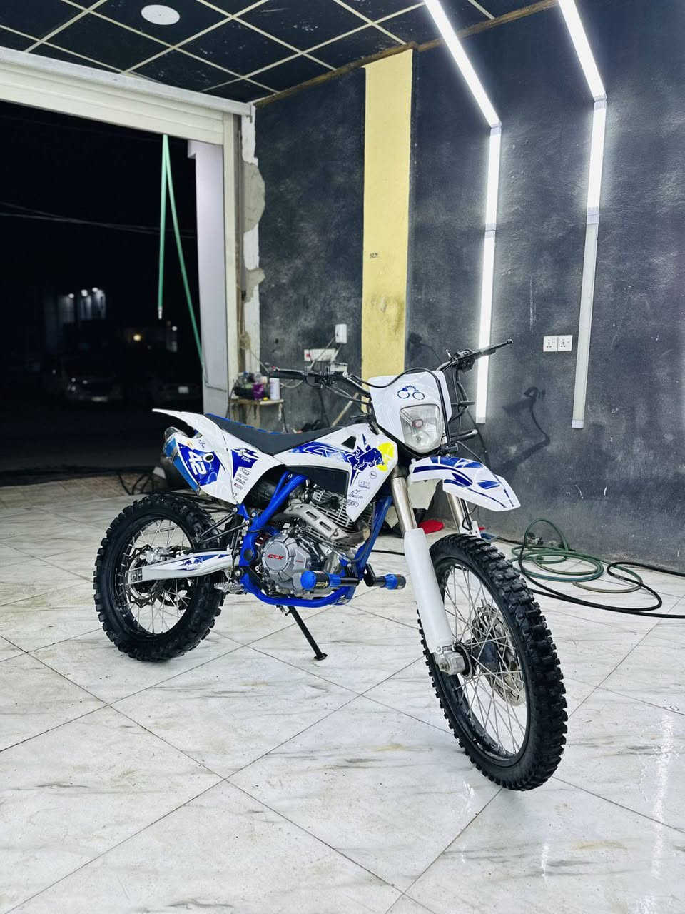 سلام عليكم.
دراجة قفاز CRX2024 أوراق دراجة نظيفة مابيهة أي نقص الدراجة برغي ما امبدل بيها تايرات جدد سلف كهربائيات كلهة شغالة السعر 900وبيهة مجال امراوس حسب القناعة مكاني خانقين الرقم ***********
