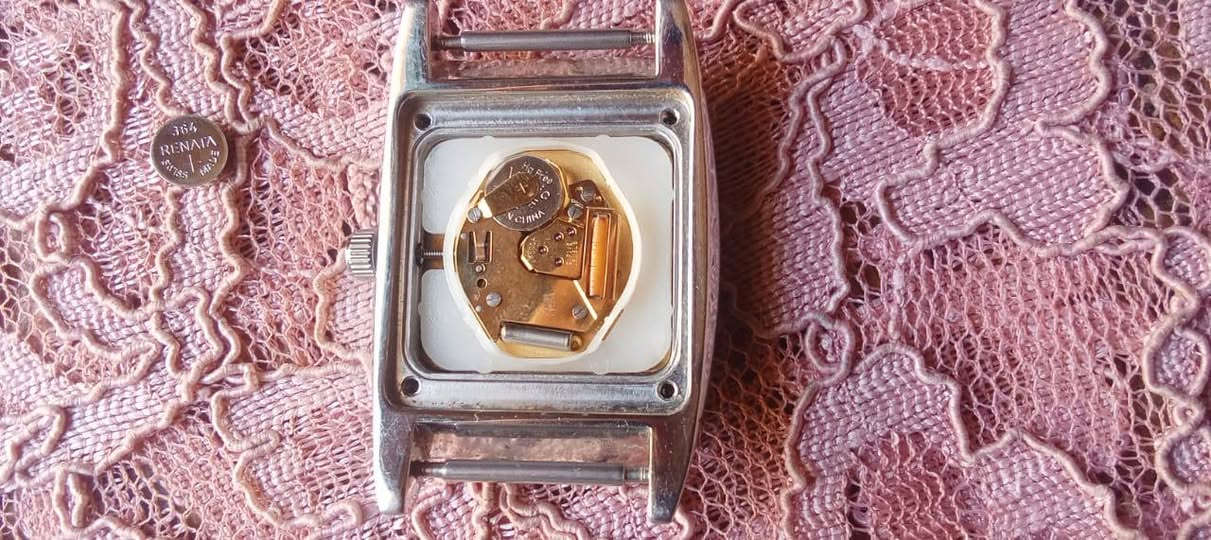 سلام عليكم 
ساعه للبيع Diamond Hill.سويسري 
كوارتز يوجد توصيل ***********
