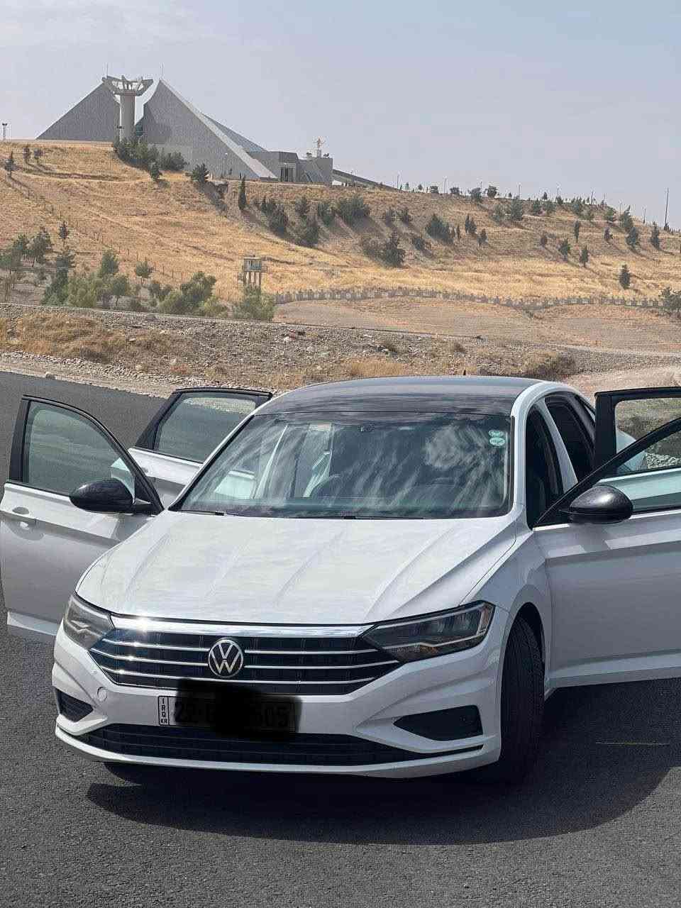 جیتا ٢٠١٩ Se سپی 
سەیارەیەکی زۆر پاک و جوانە وەک وایە لەسەر دەقی شەریکەبێ 
بەسمە - شەغال - کوشین گەرم - حاسە - پانۆڕاما - ستارت ستۆپ - ئۆتۆ هۆڵد - کامێرا 
٩٥،٠٠٠ مایل ڕۆیشتووە . سەیارەکە هی دەستی خۆمە هەرچی ڕۆن و بەنزینی شازبێ ئەوەم تێکردوە ، گێڕ و مەکینە و تەبرید و تەقە و ڕەقەی هەمووی بەشەرتە ،، نەگێڕ نە مەکینەی نەکراوەتەوە چرکەی نیە 
سەیارەکە ٣ پارچەی سبوخە بەبێ ناو تەنها لێخشانە ،، ئێرباگ و ڕادێتە و بەوابە و هەموو گیانی بیلادیە ، تەرزە و شتی نیە 

سعری ١٣٧ و مەجال 

*********** أربيل, العراق
