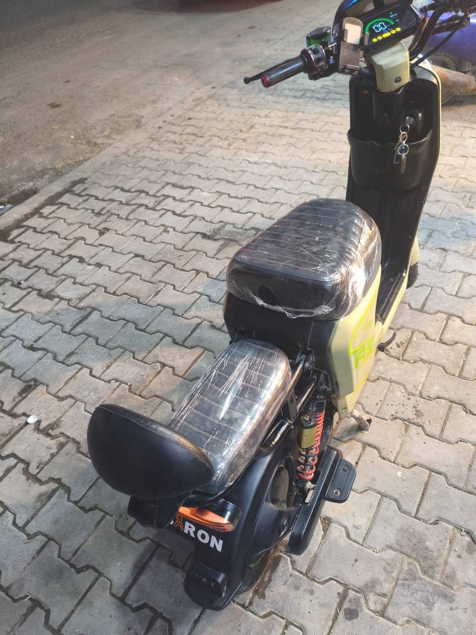 🛵 R9 شحن للبيع
دراجة مرتبة ونظيفة، استخدام زين وجاهزة للشغل،
اللي يعرف بالـR9 يعرف قيمتها 👌
سعرها مناسب وحاضر للفحص والمعاينة.
💰 325 ألف | قابل للتفاوض
📍 البصرة – أبو الخصيب – أبو الجوزي
📲 واتساب فقط: ***********

