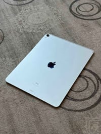 عندي iPad pro 12.9 (3rd generation) 2018 الجهاز يشتغل طبيعي بس الزجاج ...