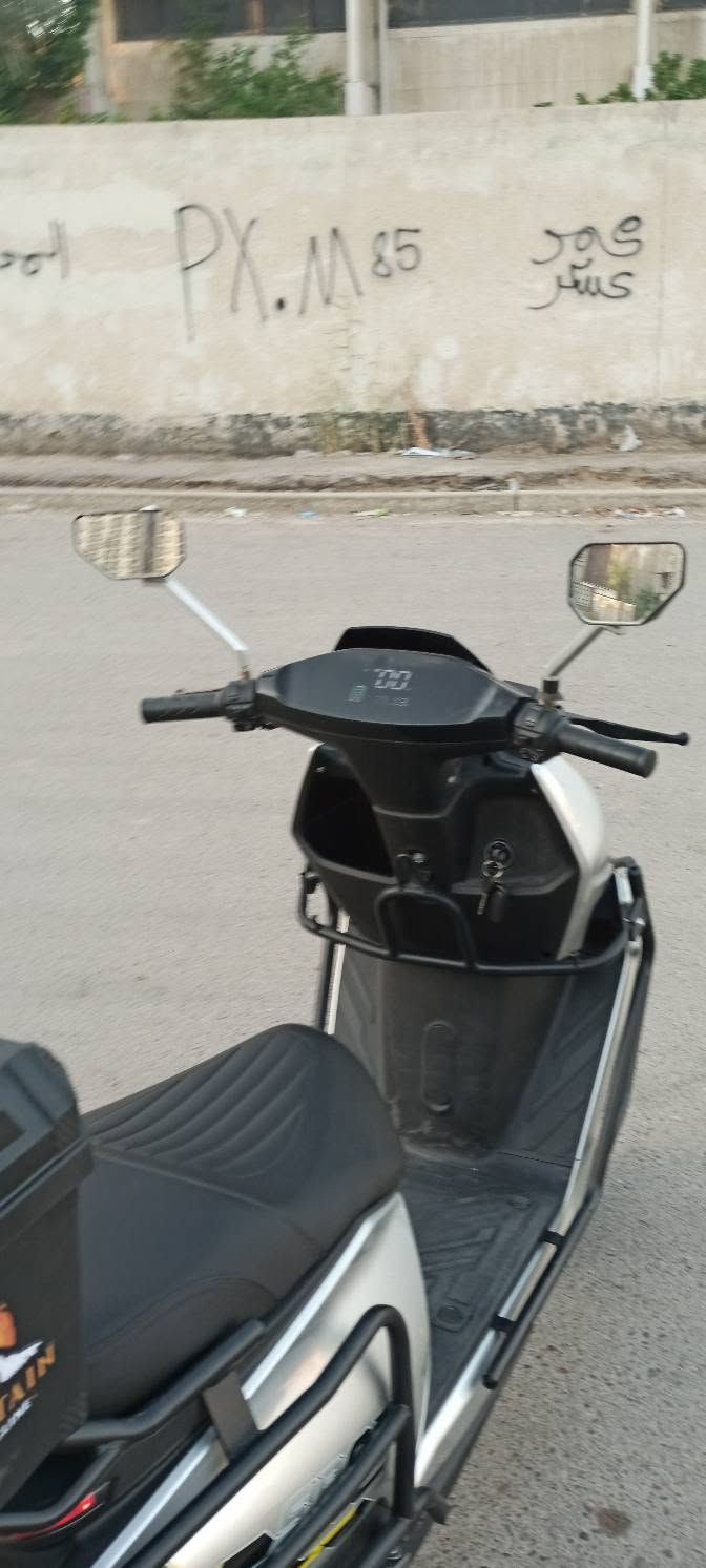 السلام عليكم
للبيع دراجة نوع دولفين الجوهرة البحرية 
بطاريات عدد ستة مصطرة شرط الفحص 
دراجة كفالة عامة وفول مواصفات
بلوتوث رجوع للخلف وقارء اعطال 
وبريك امامي خلفي دسك 
مع وصل شراء
الدراجة بحالة جيدة بحالة الوكالة 
سماعة بلوتوث 
وبعد معروفة الدولفين بل مواصفات 
وبصمتين وسويجين 
العنوان بغداد الكرخ
للتواصل***********
 للتواصل واتساب
***********
