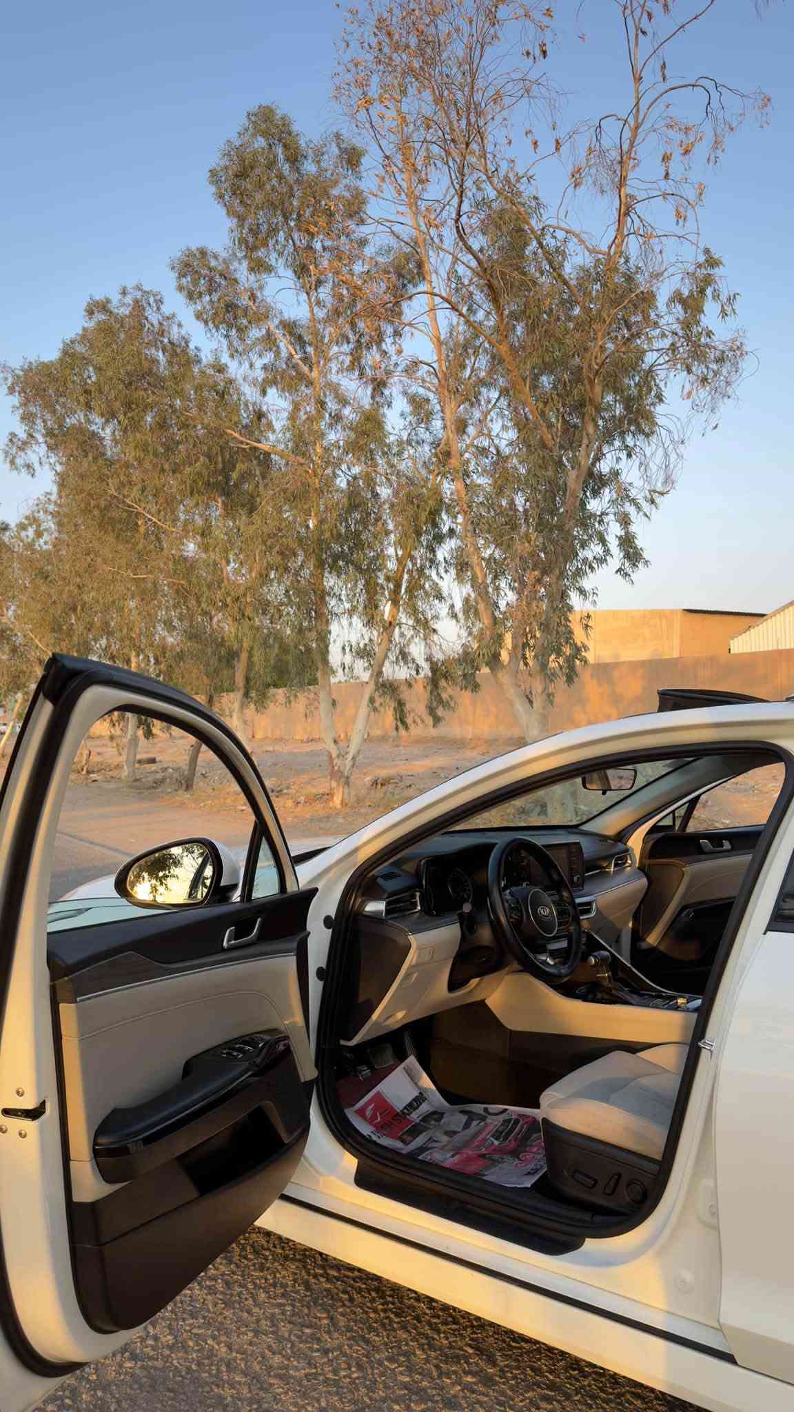 كيا K5 الشركه العراقيه الدوليه
🔹 الموديل: كيا K5 خليجي
🔹 المحرك: 2000– دوش المرغوب
🔹 الفئة: VIP فل أوبشن
🔹 الممشى: 108 ألف كم
🔹 اللون: حسب الصور

✨ أهم المواصفات:
• بانوراما
• بصمة وتشغيل ذكي
• شحن لاسلكي
• حساسات أمامية وخلفية
• تحكمات ستيرن
• مواصفات VIP كاملة
• مواصفات كثيرة إضافية

✅ استعمال نظيف جداً
✅ السيارة بحالة ممتازة
🎨 صبغ فقط ربع البنيد، والباقي كلير وكالة يعني بيع بنيد
📄 رقم بغداد – باسمي

📞 للتواصل: ***********

