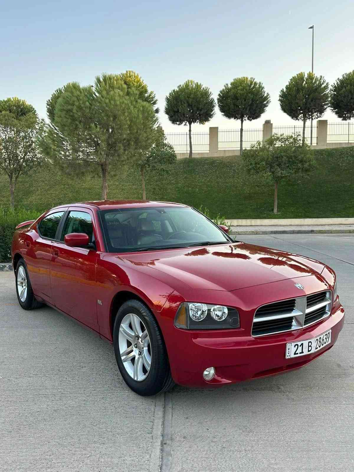 السلام عليكم  اخوان عندي هاي دوج جار جر موديل ٢٠١٠ اصلي سياره جديد جديد ماشي ١٢٨/ الف كم سياره بدون حادث  علي جراد جاملغ امامي. صبغ و نص جاملغ خلفي سياره كهرباي كير محرك تايرات تبريد كله شر ط سياره تايرات صارله شهر محرك كير فول فول 
محرك ٣/٥٠٠ مامفتوح ابد كير كله شرط 
سياره بل باكيت علي واضع شريكه 
سياره مثل صوره مال بيت ماتعب اكسل كله شرط 
سياره موجود بسليمانيه 
سعر سياره 
108 
بي مجال شوه ييه 

تليفون *********** السليمانية, العراق
