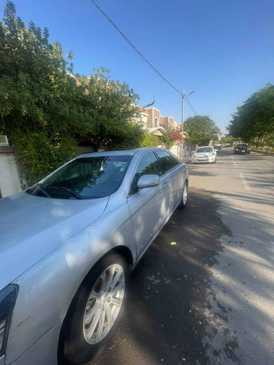 جيلي اميكراند حجم كبير EC8
موديل 2013 محرك مسيوبوشي بلادي فول سقف سلايد كوشن جلد برده خلفيه حساس تبريد مركزي جام أوتو ليد امامي
سياره بدون نقص صبغ بس بونيد 
سياره بيها صبغ جارد
سعر 62 ورقه 
مكان ديالى خانقين 
*********** خناقين, ديالى
