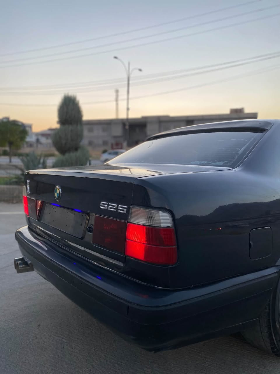 بەناوی خوا , BMW مۆدیل 91 کراوەتە 95 ، نیلی ، مەکینە 520 گێڕ حادی کلاج ڕادیس 🚀لە قوەت بێزارە ، ئاڕم پلاستیک هەولێر ئاڕموو ئەوەلیات و پلێتی ئەسڵی و موس و بڕاوەو لێدرانیش بەشەرت ، تازە کورە کراوە بۆ جوانی چاڵو قوپی نیە ، گێڕو مەکینە ئەوروپی هەڵمیشی نیە کارەبای و تەقەو ڕەقە هەموو گیانی بەشەرت ، 4 تایەو ویل حەسیر لۆک ، پێش گەورە , تەحدید سرحە ، لایت ئەڵقە ، دەحامی Mسپۆڕت ، جام کارەبا ، کوشن پەڕۆو جڵدی بیلادی ، فۆڕمیکا ، بەگ لایت سەر سپی ، جامی پێشێ نوێ ،  ، سەرە گزۆز M , زۆر شتی تر بەس ماشەڵڵای دەوێ ماڵەکە وەسفی ناوێ خۆی دەدوێ ، نرخ (37) گەڵا مەجالێکی برایانە  شوێن (ڕانیە) (*********** )
