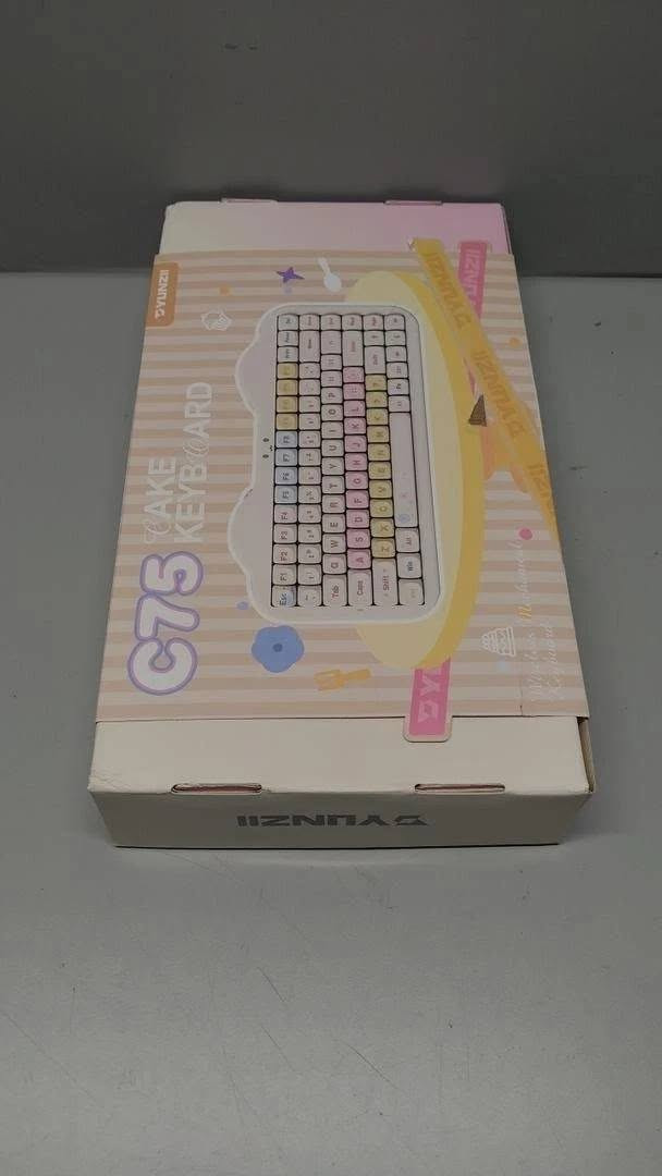توفر...قطعة واحدة فقط 🚨
الكيبود YUNZII C75 Cake Meow (Beige / Candy)

الحالة:جديد New✅
السعر:90 الف 🟢

للحجز والاستفسار: خاص📩 او واتساب ***********📞
متوفر توصيل جميع محافظات العراق 🚚

⭐ أبرز مميزاته/
⌨️ حجم 75% (84 مفتاح) .

💻 متوافق مع:
Windows
macOS
Android
iPhone / iPad
🎮 يدعم NKRO (تسجيل جميع ضغطات الأزرار معًا)، ممتاز للألعاب. 
YUNZII KEYBOARD +1
🔄 Tri-Mode:
Bluetooth 5.0
2.4GHz (دونجل)
USB-C سلكي
🔋 بطارية ضخمة 5500mAh تكفي لفترة طويلة.
🔧 Hot-Swappable: يمكنك تبديل السويتشات بدون لحام.
🎵 Gasket Mount مع عدة طبقات عزل للصوت، فيعطي صوتًا ناعمًا (Creamy/Thocky).
🌈 إضاءة RGB مع إضاءة جانبية.
🧩 أزرار PBT Dye-Sub MOA Profile عالية الجودة، لا تبهت كتابتها بسرعة.

🎨 ما الذي يميزه عن غيره؟
🐱 تصميم مستوحى من الكيك والقطط.
😊 مؤشر LED على شكل وجه مبتسم.
🐾 قواعد سفلية على شكل كفوف قطة.
🐟 مستقبل 2.4GHz مخفي داخل قطعة على شكل سمكة.
🍰 هيكل يشبه طبقات الكيك مع ألوان باستيل مميزة. 

للحجز والاستفسار: خاص📩 او واتساب ***********📞
متوفر توصيل جميع محافظات العراق 🚚
