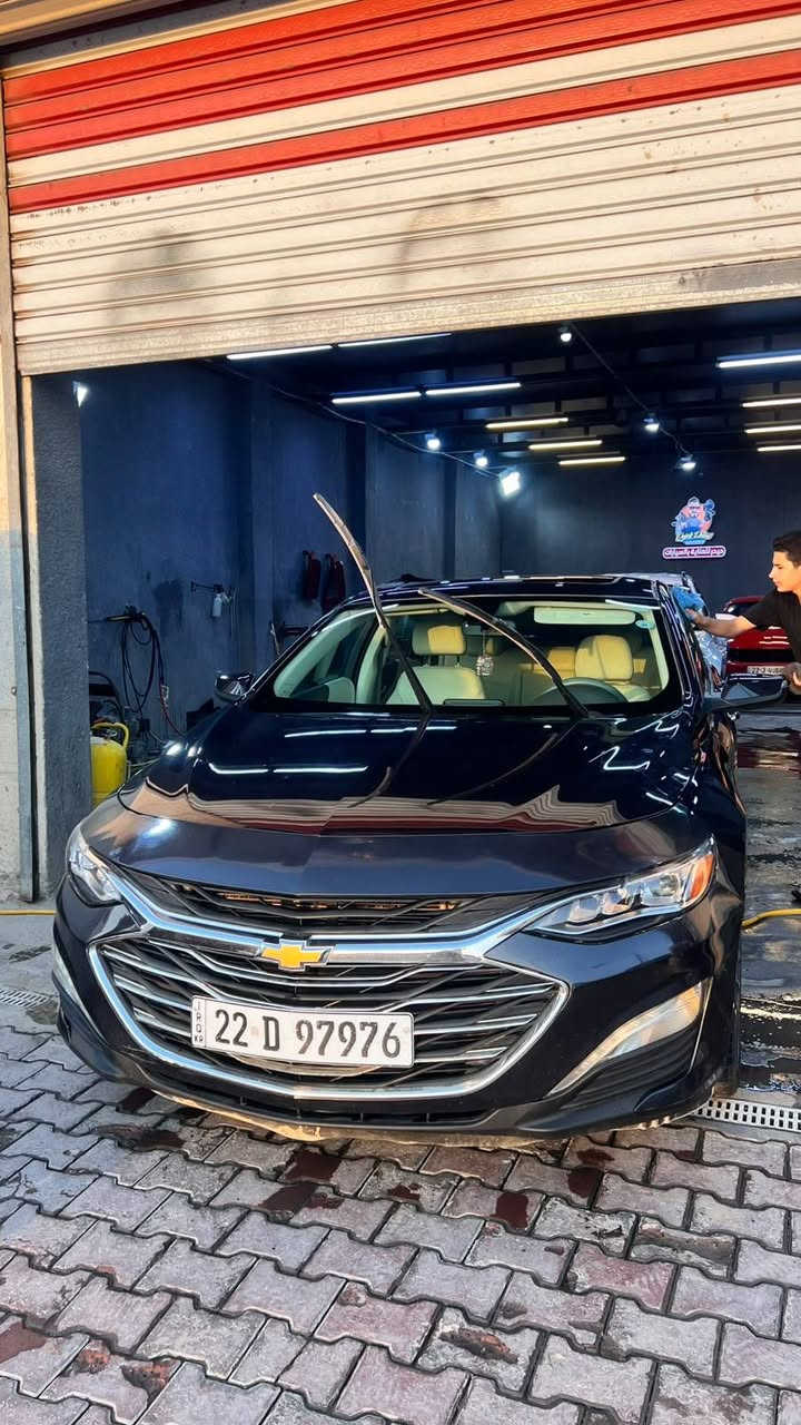 ماليبو بريمير 2022
محرك 2.0
 گير Atf 9 نمر داخل اوف وايت مواصفات البريمير المعروفه 
من شاشة ديجتال وكامره خلفيه اوضح واكبر تبريد مقاعد واضاءه داخليه ذاكرة مقاعد ….. الخ 
لون نيلي رقم اربيل بأسمي السياره بدون صبغ فقط دعاميه
 بيها بارد بالجاملغ الي بصف السايق ممشى السياره 46 الف ميل 
*********** عمارة, ميسان
