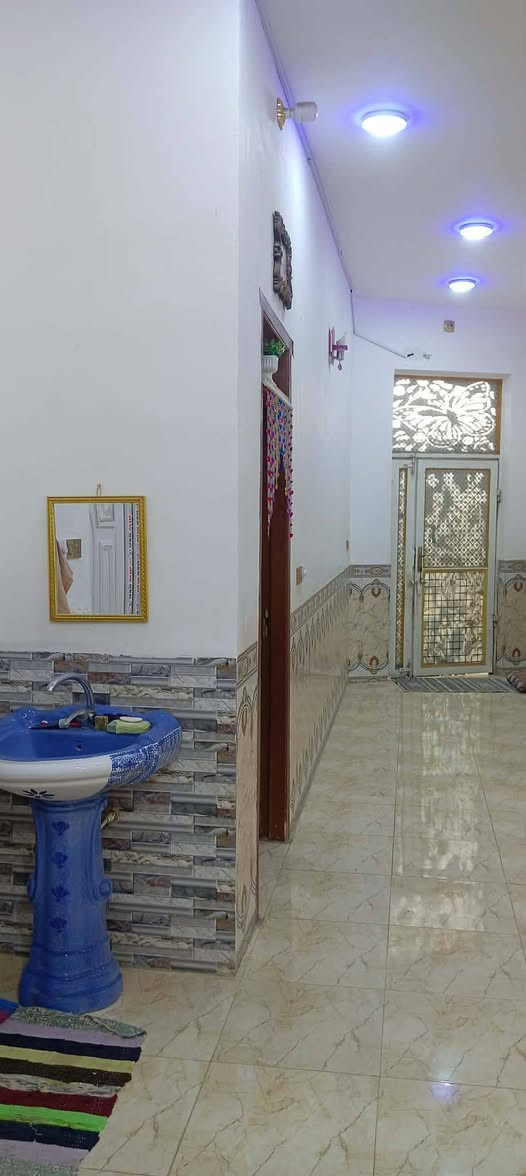 بيت لبيع لمساحه ٢٠٠ بل حاوي العباس منطقه رشيد لسراي عل كرمه صب اساس وسطح كونكريت اتصل ع ***********
