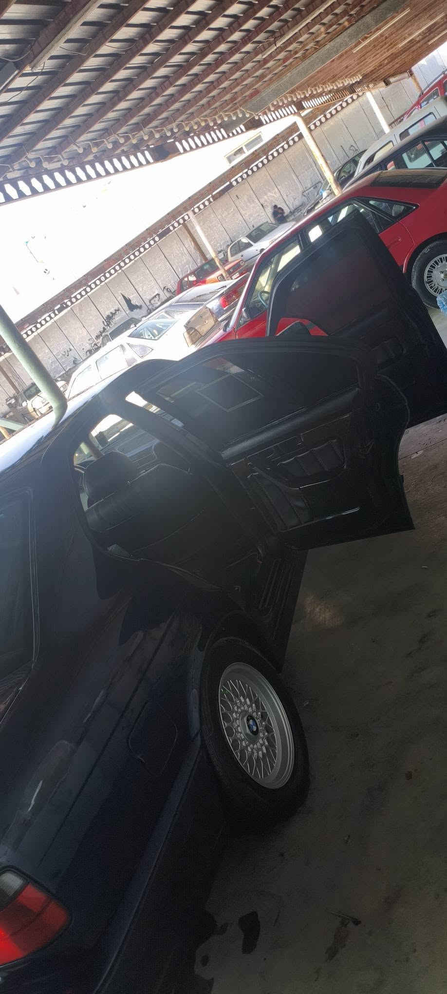 ماشاءاللە تاقانەی سلێمانی 🇩🇪💙
،BMW 1993 . 525 iA تۆماتیک بیلاد 
وارد یابان . فول فول بەس سلاید نیە ئاڕمی پلاستیکی سلێمانی بەشەرتی ئەوەلیات و حاسیبە . 
گێڕوو مەکینەو تەقەو ڕەقەو کارەبایەتی یەشەرت 
تەبرید گەرمی و سارد لەسەر سویچ 
مواسەفات . تەعدیل سورعە 
ناو فۆڕمیکا 
تەبرید 
کوشن جلد 
4جام کارەبا 
2لایت ئەڵقە 
پێش پان 
کامل کراوە بە ئێم M 
چوار تایەو ویلی لۆکی حەسیری بە ژێر دایە 
دەعمی نیە پێش و دوای کەپس 
 بۆیاخ کراوەتەوە لەسەر ساغی 
 نرخی خوار هەموو بازار 56 و معامەلەیەکی برایەنە . ناونیشان سلێمانی . بۆ زانیاری زیاتر پەیوەندی بکەن بەم ژمارە تەلەفۆنانەوە 
*********** 
*********** السليمانية, العراق
