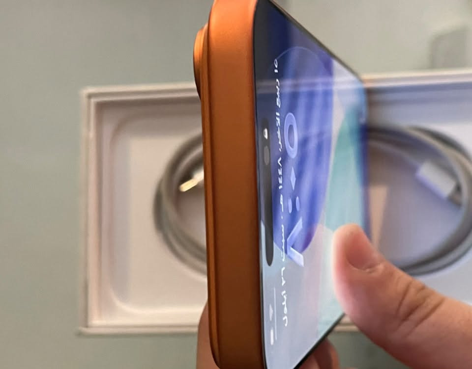 17 برو ماكس
نظيف جداً 
بطارية 100%
256GB
لون : برتقالي
السعر :1850 
الاستفسار:***********

نص مكتوب في الصور:
- حول الإسم iPhone إصدار iOS 26.6 اسم الطراز iPhone 17 Pro Max رقم الطراز MFYN4X/A الرقم التسلسلي JH2QH7056G الأغاني الفيديوهات الصور السعة ٢٥٦ غ.ب. متوفرة ٢٣٥,٨٣ غ.ب. عنوان Wi-Fi BC:9F:58:4D:11:D7 Bluetooth BC:9F:58:59:28:23 البرنامج الثابت للمودم 1.70.01 SEID