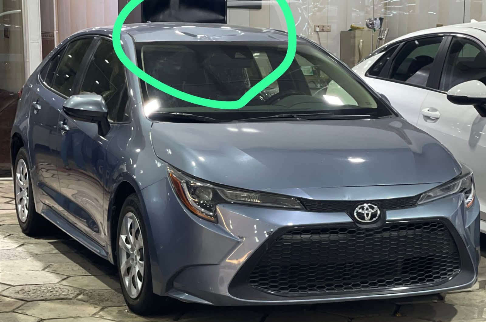 السلام وعليكم كورلا وارد امريكي بانزين 2022 بيها بارد  بلقمارة قليل والبنيد مرشوش بدون ايرباك سيارة le رقم بصرة حرة تحويل ثاني يوم مكان البصرة مواصفاتها معروفه ***********

نص مكتوب في الصور:
- 5:15 م
- رائد مُصعَب