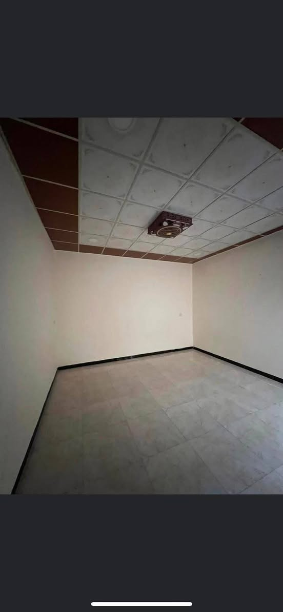 🏡 **للإيجار – دار سكنية في تكريت / القادسية – شارع الكراج مقابيل يوسف الجعفري ابو الملابس**
✅ طابقان
✅ المساحة: 150  م² وجه 7 ونص
🛏️ 3 غرف
🛋️ صالة
البيت كلش نضيف

💰 **بدل الإيجار: 400 ألف دينار شهريًا**

📞 للاستفسار:
***********
***********
🏡 **للإيجار – دار سكنية في تكريت / القادسية – شارع الكراج مقابيل يوسف الجعفري ابو الملابس**
