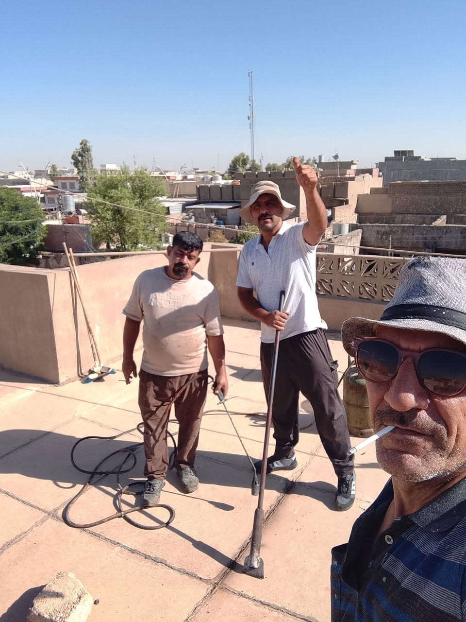 على بركة الله نبدأ بمناسبة الموسم الشتاء العمل ماستك ولفلنكوت السطح مانع رطوبه وبطرق هندسيه لكافة البيوت و دوائر حكوميه مكتب قلعة كركوك للاتصال ***********
