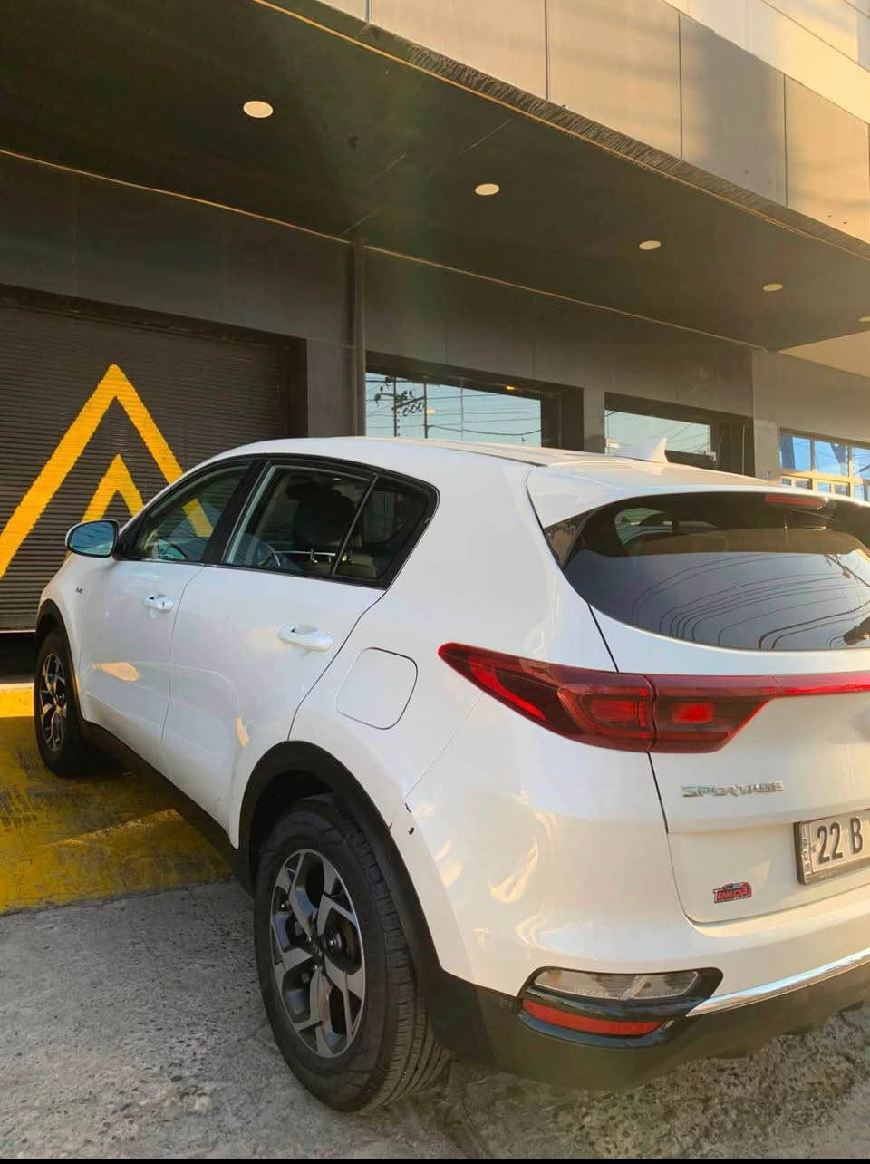 کوردی / عربي
…..

کیا سپۆرتاج – مۆدێل 2021 (LX AWD / ئەمریکی)
یەک پارچە بۆیاخە، تەنها بۆنیت بۆیاخە
بێ ئێرباگ، بێ داخیل
له سه قفي ٣قۆپی هەیە
له گه ل بۆنیتی ١قۆپی بچوک 
سەنەوی نوي
هه زه ي نوي 
ڕەقەمی نوێ

مەکینە 2.4 لیتر (4 پستن) – نەکراوە، بە شەرت
12$ وەرەقە غەرامی لەسەر

مواسەفات:
– راداری هێڵی جادە
– شاشەی گەورە + کامێرا
– مۆدی شۆفێری (Sport / Eco / Normal)
– تەعدیلی سورعە
– Apple CarPlay
– تەبریدی مەركەزی
– دەبڵ ئەکسل
– لایت LED + عەدەسە (Projector / Xenon)

ڕەقەمی شانسی:
KNDPMCAC9M7944745
…..
ژمارەی خاوەنی ئۆتۆمبێلەکە
***********

(واتسئاپ و ڤایبەر)

⸻

عربی

كيا سبورتاج – مو ديل (2021/LX AWD)امريگي
قطعة صبغ وحدة فقط (بونيت)
بدون إيرباک  وبدون داخل
٣ كوب سقڤ 
١كوب بونيت
سنوية جديدة
هزه جديدة
رقم جديد

مكينة 2.4 لتر (4 سلندر) غير مفتوحة وعلى الشرط
غرامة أوراق 12$

المواصفات:
– رادار خط شارع
– شاشة كبيرة + كاميرا
– درايف مود (Sport / Eco / Normal)
– تحكم سرعة
– Apple CarPlay
– تبريد مركزي
– دبل أكسل
– لايت LED وعدسة (بروجكتر / زينون)

رقم الشاصي:
KNDPMCAC9M7944745
…..
رقم صاحب السيارة***********

(واتساب + فايبر) أربيل, العراق
