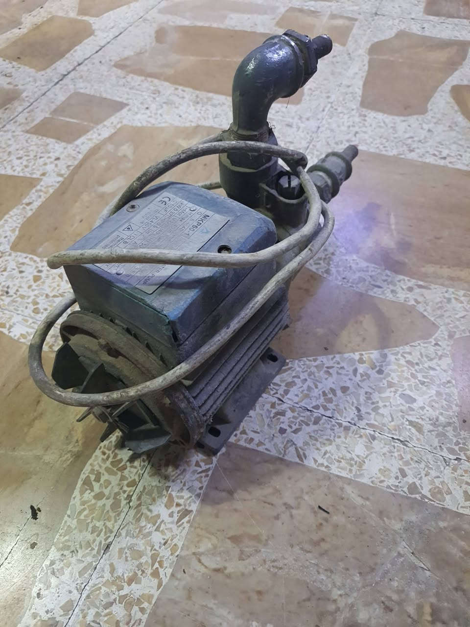 السلام عليكم
اغراض مستعملة للبيع
4 ماطورات مبردة    ابيعهم فحم
3 منظمات غاز    ابيعهم فحم
2 واتربم مبردة    ابيعهم فحم
ماطور مي         ابيعو فحم
كمبريسر سيارة حجمو 6 اسطوانات ابيع فحم بسعر زين
ماطور شغال سعرو 20.000
افحص الغراض قبل لا تاخذهم
مكاني الزهور الاتصال على ***********
