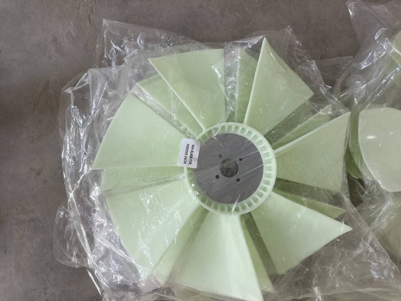 الشارقة للفلاتر  توفر وجبة جديدة من مراوح التبريد
 (Fan Blades) الخاصة بالمولدات والمكائن الزراعية والصناعية (Perkins وغيرها)، بأعلى جودة وبكافة القياسات والأحجام لتلائم مختلف الاستخدامات:
​1. مروحة تبريد قياس 52 سم
​2. مروحة تبريد قياس 56 سم
​3. مروحة تبريد قياس 62 سم
​4. مروحة تبريد قياس 71 سم
​5. مروحة تبريد موديل (F460-41-64-7
✔️ تحمل عالي وعمر أطول
✔️ حماية ممتازة للمحرك
✔️ توصيل لجميع المحافظات 🚚
***********
​📍 العنوان: واسط - الصويرة
