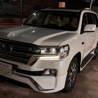لاند كروزر • ٢٠١٧ • V8