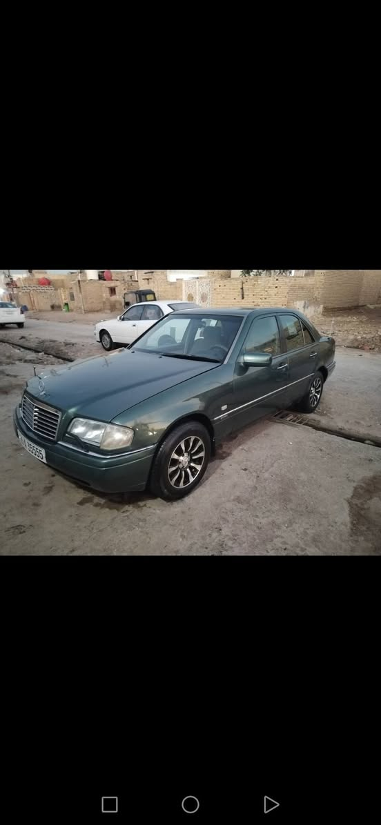 السلام عليكم مرسيدس للبيع والمراوس حسب القناعه مرسيدس موديل 94 حجم السياره 220 سي بيبي شبح رقم صلاح الدين باسمي سنويه 31 للاستفسار اكثر على هذا الرقم ***********

