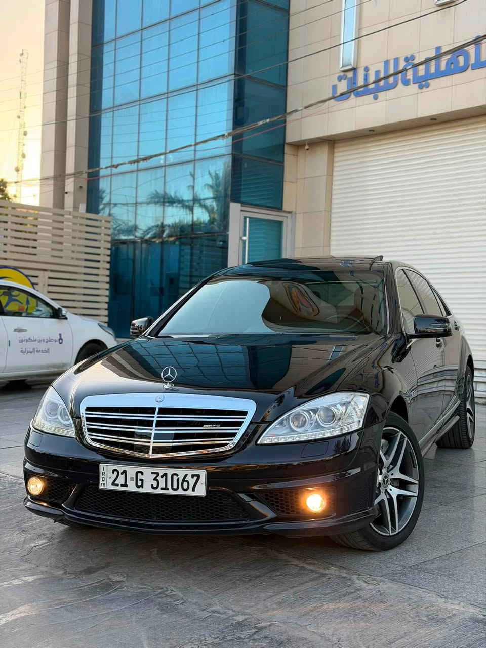2007 S63 AMG أصل 
 مكفولة من الضربة والصبغ  ، ماشية 95 ألف كيلو حقيقي ،  محرك 550 
السياره جديده او احلى من الصور بهواي
جگات هايدروليك ، بانوراما ، بردات جانبية وخلفية ، ناظور ليلي ،ثلاجة ، 3 شاشات 

*********** 

مكاني بغداد السيديه
