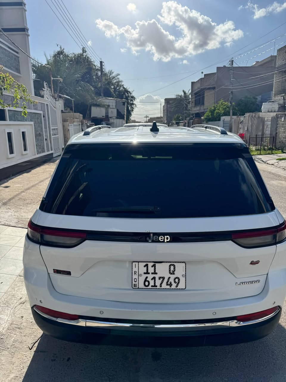 جيب كراند شيروكي فئة لاريدو موديل 2023 5 راكب ماشية 70 الف km
المواصفات:
مقعد السائق كهرباء/شاشة كار بلاي/كير ماوس هاند /بريك بصمه/تحكم ستيرن/خروج عن المسار
تحكم تبريد شاشة/تبريد قطعتين/شفتات ستيرن
مثبت سرعة كروز/رادار مدى بعيد وقصير
لايت زنون/  وباقي المواصفات المعروفه
 حادثها جاملغ خلفي وربع صندوق فقط بدون ايرباك بدون دواخل صور الحادثه مرفوقه 
بارد في الباب الخلفي الايمن   وبارد في الباب الامامي الايمن 
مكان السيارة / بغداد 
السعر 27,500$
 للتواصل / ***********
