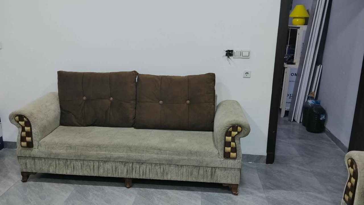 للبيع قنفات درجة اولى خشب اسود وقته سويته ب مليون و٥٠٠ هسه ابيع ٣٥٠ بي مجال
***********
