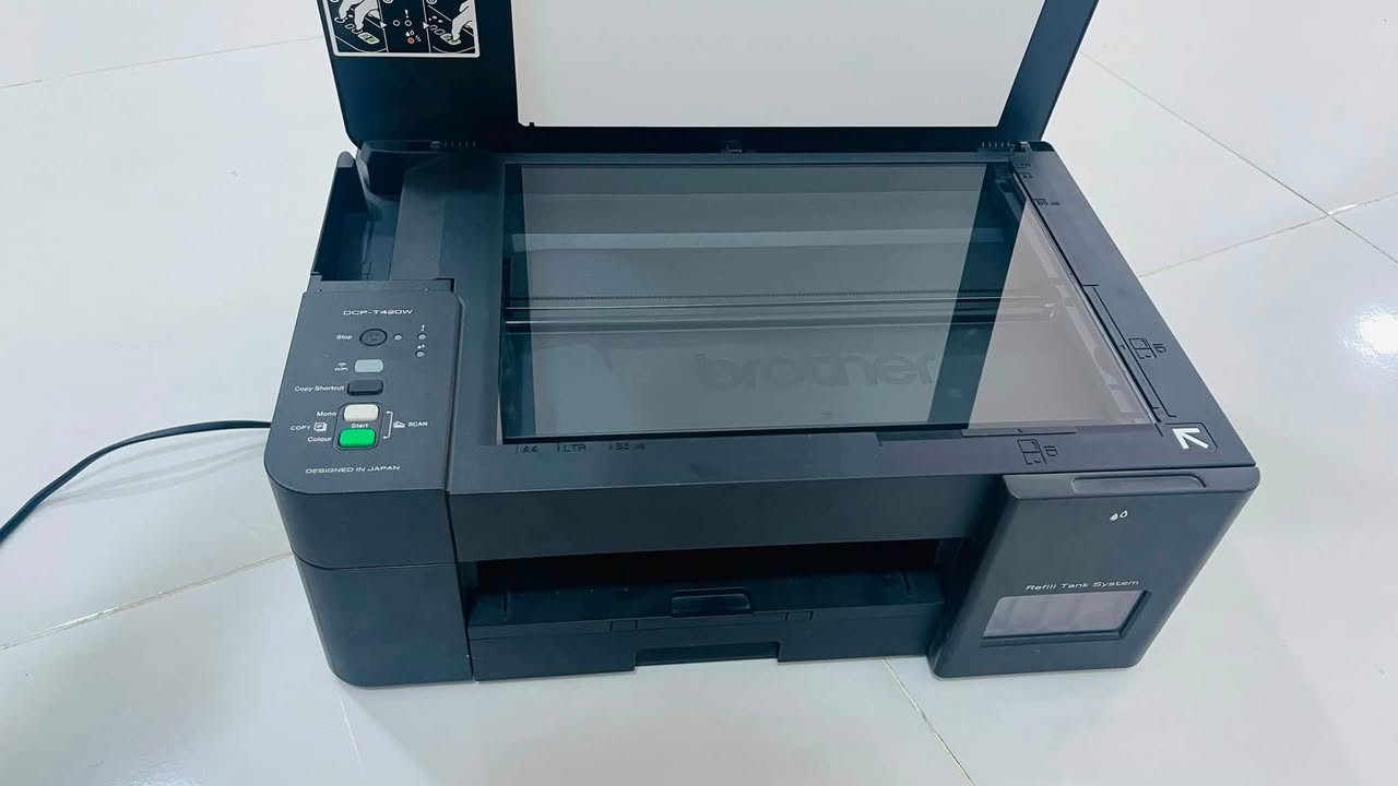 طابعة برذر ملونة ب (180 الف) Brother DCP-T420W جديدة بالكامل مستعمله ستعمال شخصي 

للبيع طابعة برذر أصلية موديل Brother DCP-T420W (جديدة تماماً) مع الكارتون الأصلي والملحقات كاملة بحالة الوكالة. مواصفات الطابعة الممتازة:3 في 1 (طباعة ملونة وعادي + استنساخ + سكنر).واي فاي (Wi-Fi) تطبع وتستنسخ مباشرة من الموبايل أو اللابتوب بدون وايرات.نظام خزان حبر (تعبئة ذاتية) اقتصادي جداً، الأحبار الأصلية معها وجديدة.دقة وسرعة عالية جداً في الطباعة.الطابعة جديدة بالكامل وغير مستخدمة وجاهزة للمشتري الجاد.
***********
