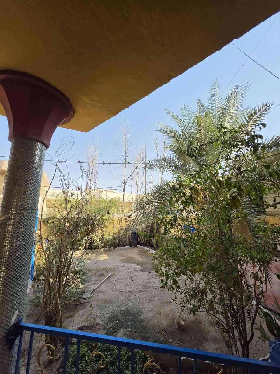 السلام عليكم
الدار البيع مساحه ٣٠٠
متكون من 
غرفه ٤×٤
غرفه٤×٥
هول ٧×٤
ستقبال٧×٤
مطبخ٤×٤ 
وحديقه جبيره 
صحيات داخليه 
صطح شتيكر 
مكان دبيه يم معمل وكسجين 
تفاصيل ***********
