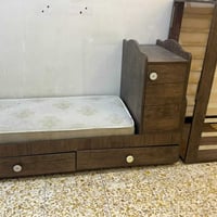 أغراض للبيع سرير طفل كامل وبي الهزاز ودوشك 100. الف  دوشك نفرين إسفنج ...