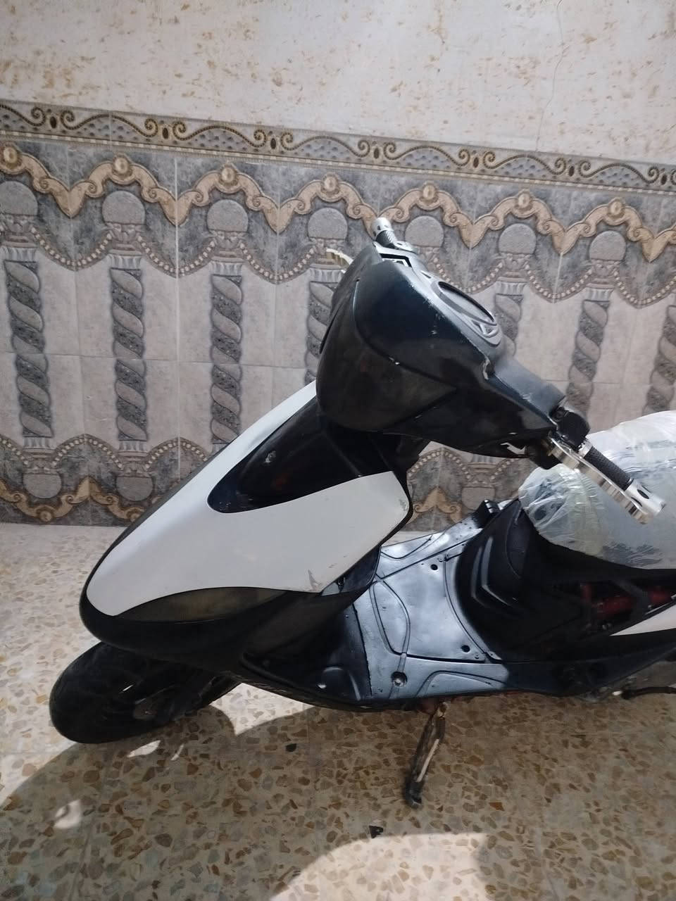 سلام عليكم دراجه ماكس عدله مكينه بلاديه ما مفتوحه دراجه سلف وهندر عوزها فقط باتري كهربائيات كلها شغاله الرقم الهاتف ***********السعر 290بيها مجال حك الجيه
