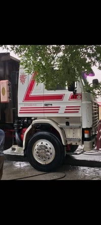 للبيع شاصي مكفول مكينه بيهه تنقيص 8 كير 900 تايرات نصف عمر  توحويل مبا...