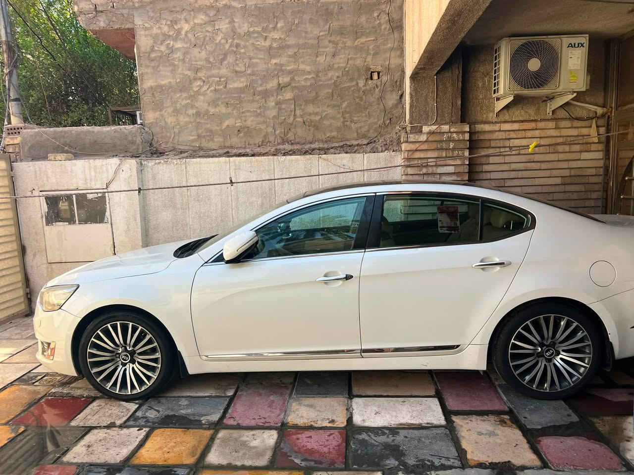 السلام عليكم كادنزا ٢٠١٤ خليجي ١/١مكفوله من الصبغ بيها بارد بالجاملغ والبنيد موضحهن بالصور مواصفاتها معروفه الكادنزا فووول رقم شمالي جديد بأسمي تحويل مبااشر صدر جديد
ماشيه ١٩٥ كيلووو كير ومحرك كفاااله  ممفتوحات مكاني البياع 
السعر ١٢٢ مجال عمله للشراي السياره ماشاء الله نظيفه وبالخير عل ياخذها   ***********
