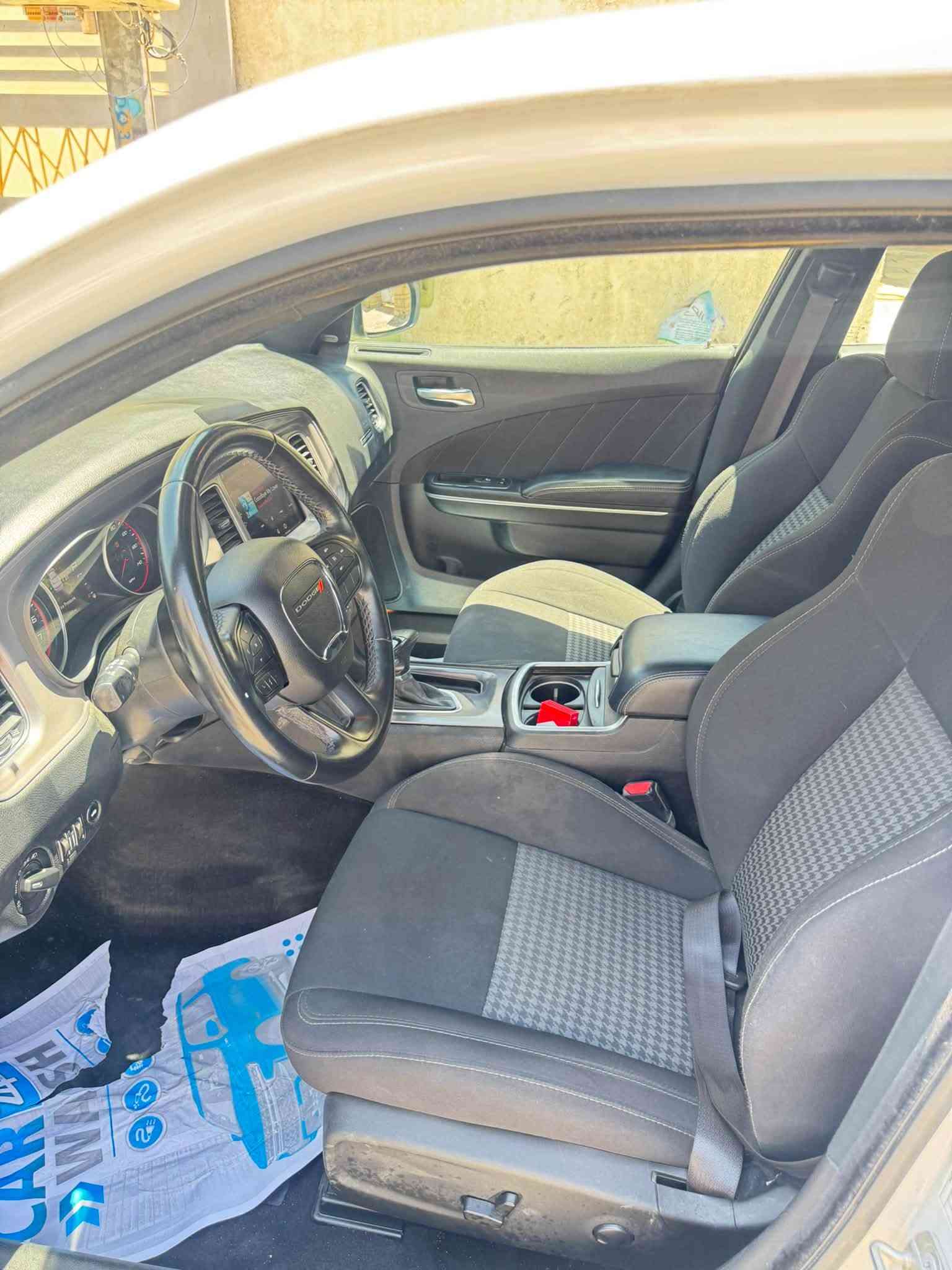 السلام عليكم 
جارجر موديل 23 GT بدون ارقام 
ماشية ٢٦ الف 
كشن حاضن 
سستم صوت البايين
حساسات خلفيه 
حادثها السياره 
حاملغ و بنيد من جهه الصدر 
بيها لغد فقط
السياره ناصبه و كاعده تخبل 
مكاني بغداد 
رايدها ب١٩ $ و بيها مجال بسيططط 
شارع المغرب 
***********

نص مكتوب في الصور:
- 43798164