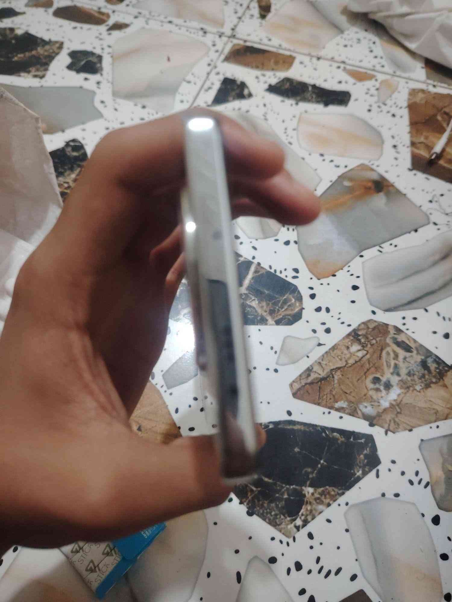 تكنو كامون 30 4G
ذاكرة 256 رام 16
يدعم شحن سريع
شرط ماَمفتوح كاميرا فول
ببجي يدعم 90 فريم او 60
نضيف جلخ مابي
سعر 220 بي مجال شراي تعال هسه اخذو باجر جمعه اطلع ابيعو
