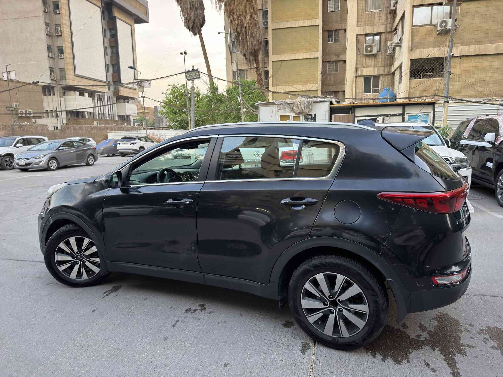 ((بيع بيع فقط بدون مراوس))
السعر مناسب جدا: 128 💲ورقة وبي مجال محدود بدون احراج ))

سبورتج 2017 وارد امريكي 
محرك : 2400gdi
مواصفات عادية
كامرة خلفية 
كشن السائق تحكم كامل كهرباء 
اضائة ترحيب 

ممشى السيارة: 78 ميل
--------------------------------------
عليها ادامة كاملة يم الحسام دهن كير دهن محرك تنضيف غرفة احتراق بلكات نوزلات باتري كله جديد + تخم تاير جديد ☑️
تبريد ثلج كير ومحرك مكفولات ☑️
حالة الغرفة: ممتازة☑️
حالة السيارة: جاهزة للاستعمال بدون اي مصرف ☑️☑️☑️
--------------------------------------
الحادث: بنيد جاملغين وباب السائق ❌❌
الجراد: قمارة (مكفولة من الصبغ لكن جاردة)وبنيد وجاملغ جاردات تعرفون اللون الاسود بالكوري يجرد(( لا يوجد سونار ))
+رقم الشاصي بالصور❌❌
--------------------------------------
اصوليات السيارة: رقم بغداد بأسمي تحويل مباشرتاً بعد البيع ☑️
--------------------------------------
موقع السيارة🌏: بغداد مجمع 28 نيسان الصالحية 

--------------------------------------
رقم الهاتف واتساب: ***********

((((غير متواجد ماسنجر وتعليقات))))

الراغب بالشراء يتصل او يراسل واتساب 
التفاصيل كلها مذكورة اخوان ارجوا متنعاد الاسئلة تحب تفضل وشوفها وطابق بكلامي بالواقع تحياتي للجميع 🤍
