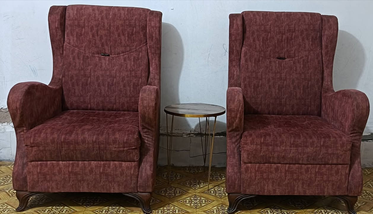 تخم للبيع خمس مقاعد نضيف مابي ضرر السعر 150 وبي مجال بسيط مكاني بغداد الدورة ابو دشير رقم ***********
